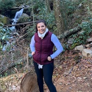 Meet your Posher, Claudia